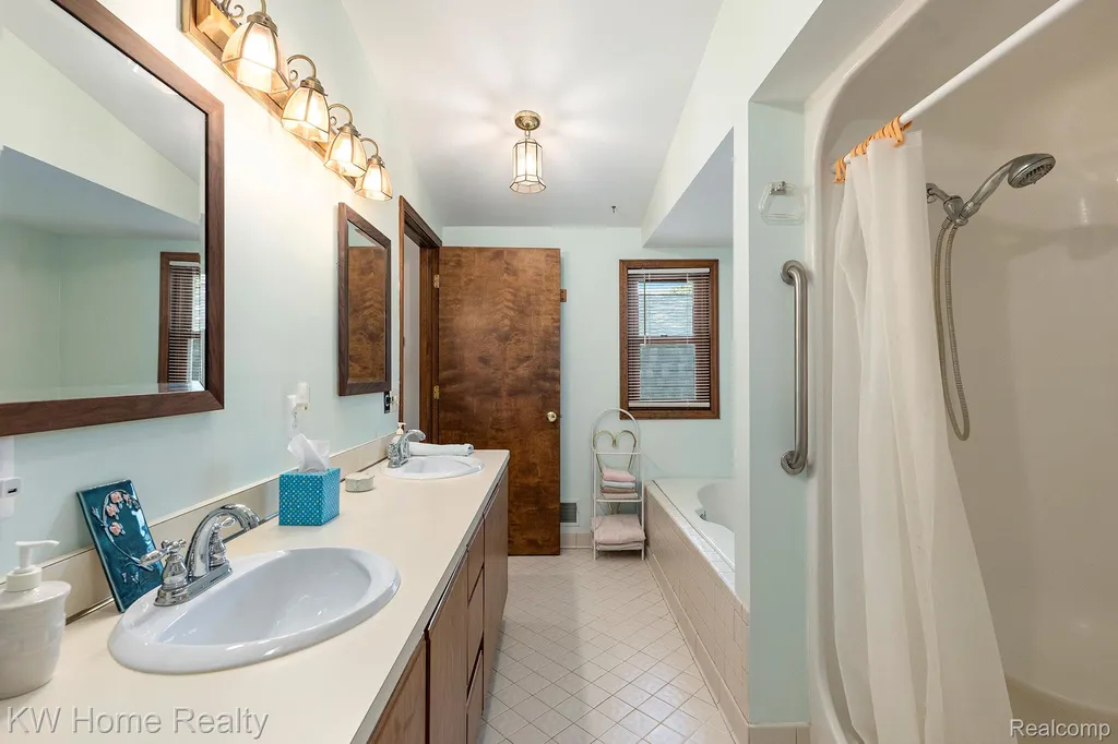 37881 Sunnybrook Street Harrison Charter Township MI 48045