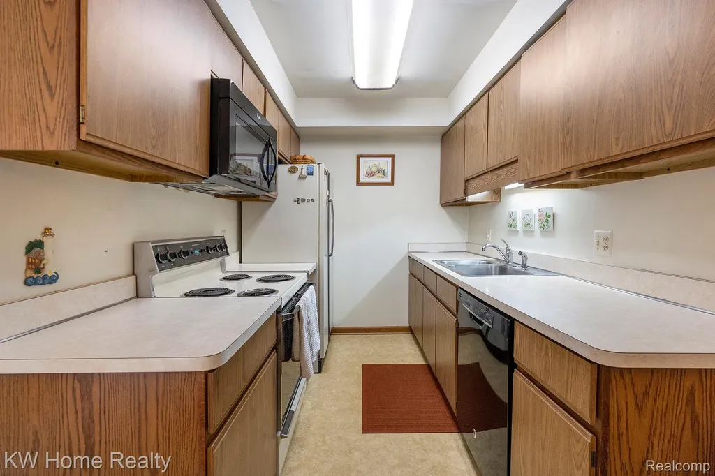 37881 Sunnybrook Street Harrison Charter Township MI 48045