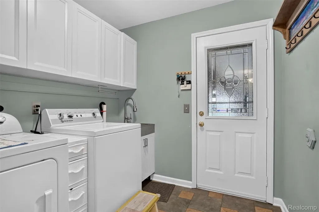 5363 Mill Race Way Commerce Charter Township MI 48382