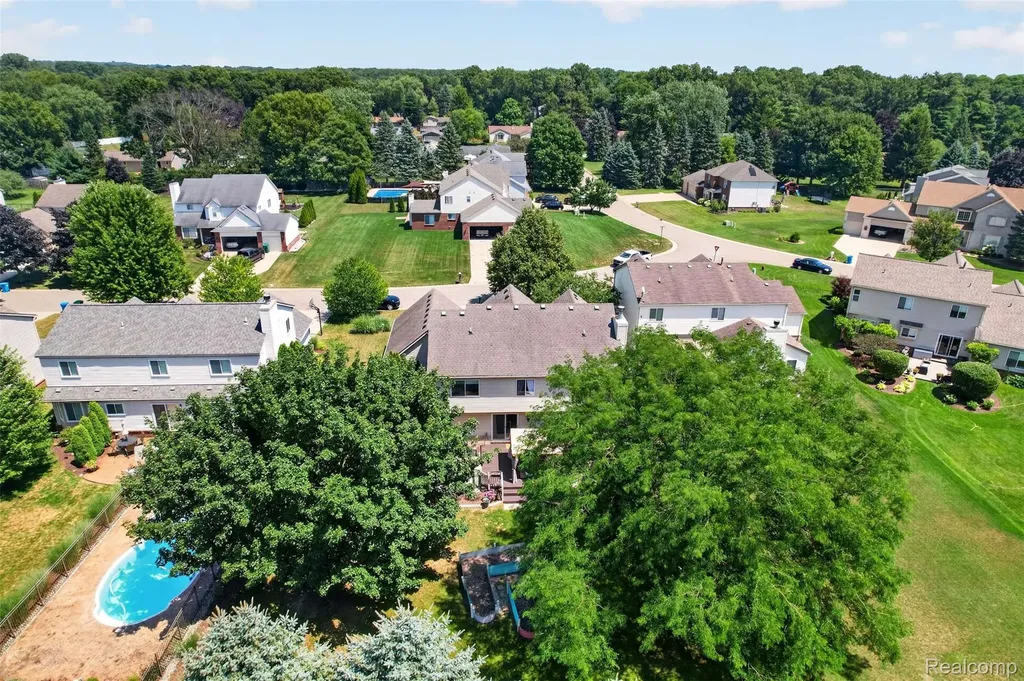 5363 Mill Race Way Commerce Charter Township MI 48382