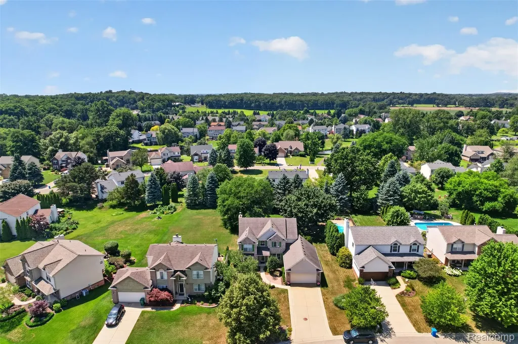 5363 Mill Race Way Commerce Charter Township MI 48382