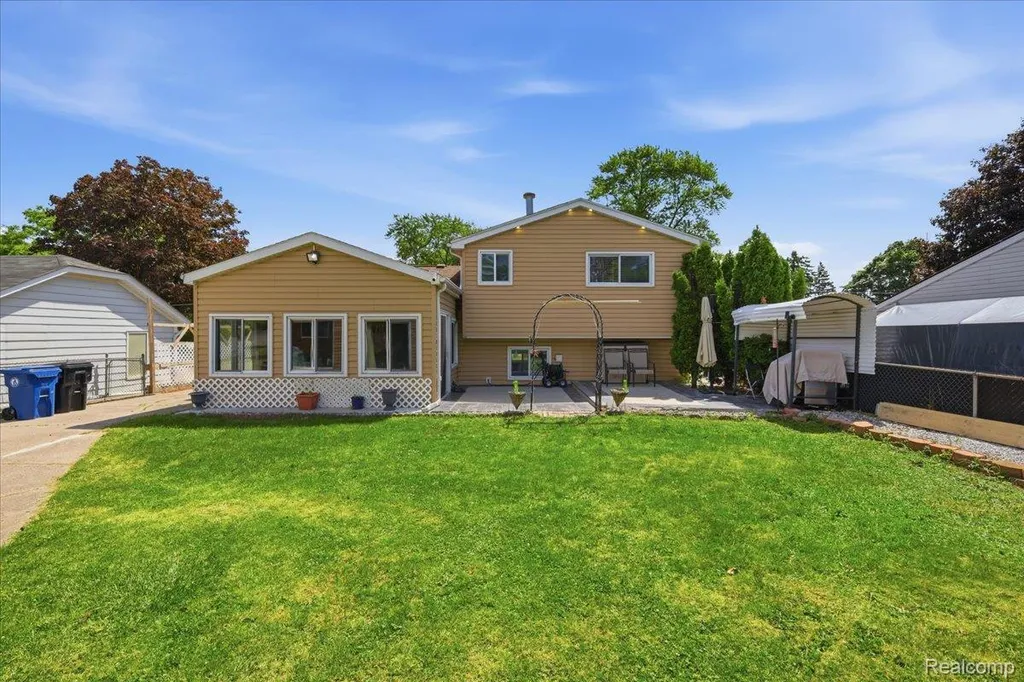 13575 Mercedes Redford Charter Township MI 48239