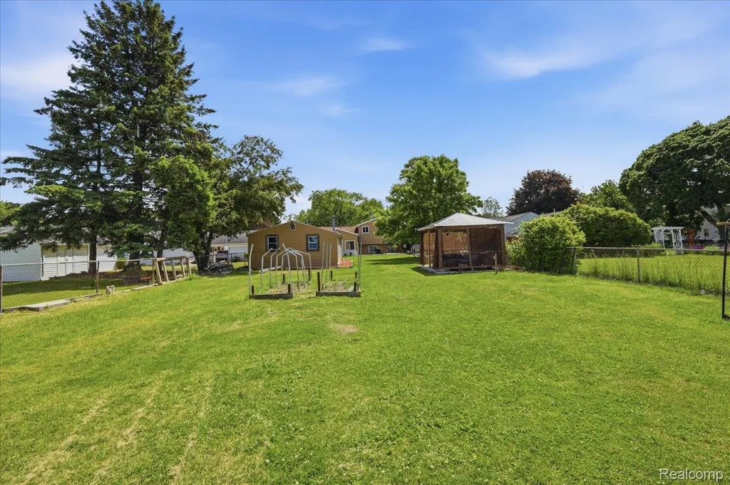 13575 Mercedes Redford Charter Township MI 48239