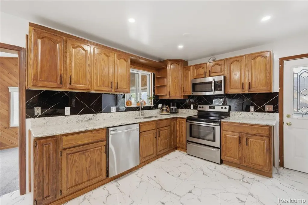 13575 Mercedes Redford Charter Township MI 48239