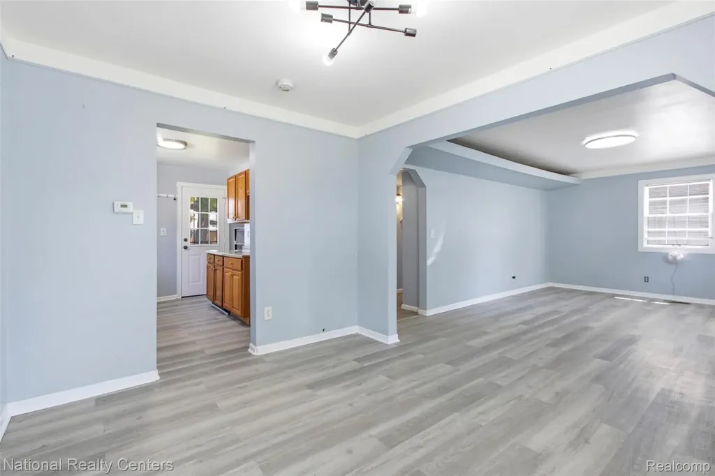 14227 Hobart Avenue Warren City MI 48089