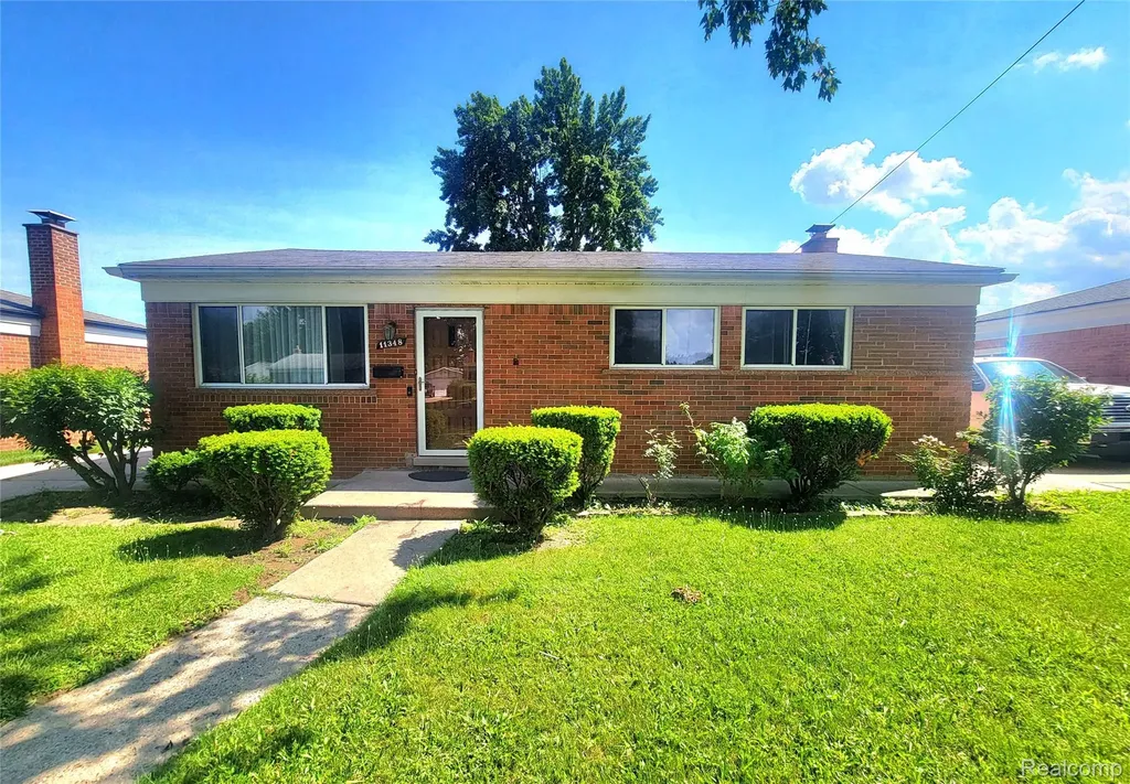 11348 Jonas Avenue Warren City MI 48089