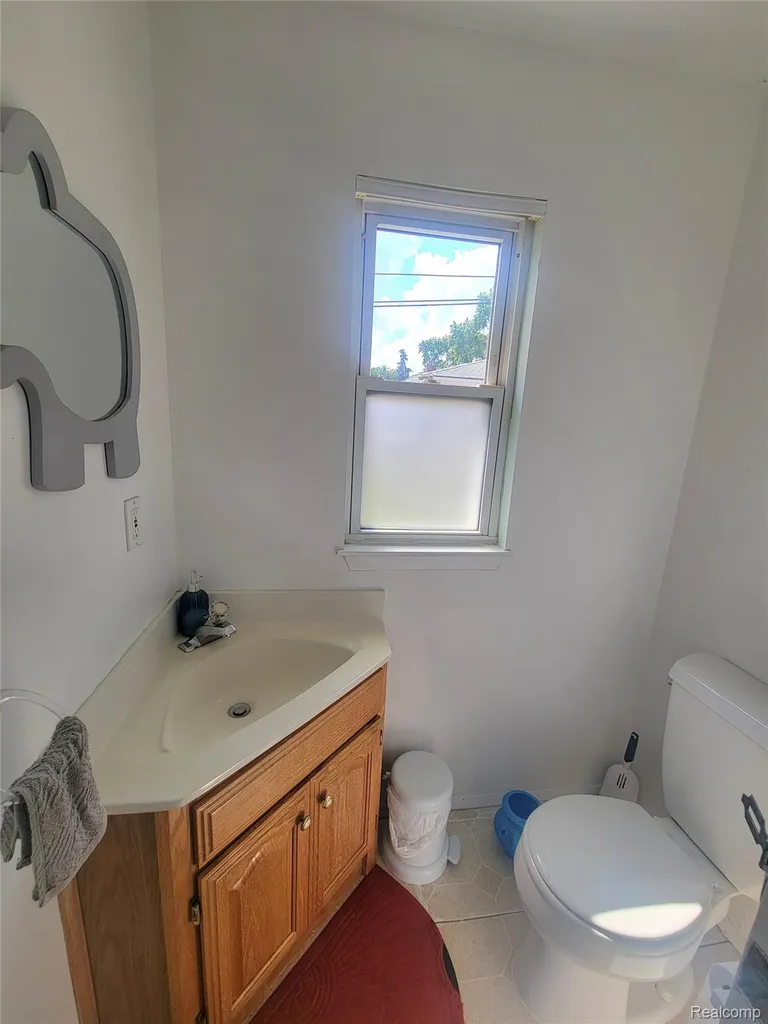 11348 Jonas Avenue Warren City MI 48089