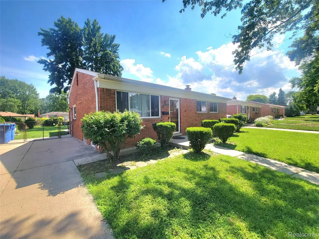 11348 Jonas Avenue Warren City MI 48089