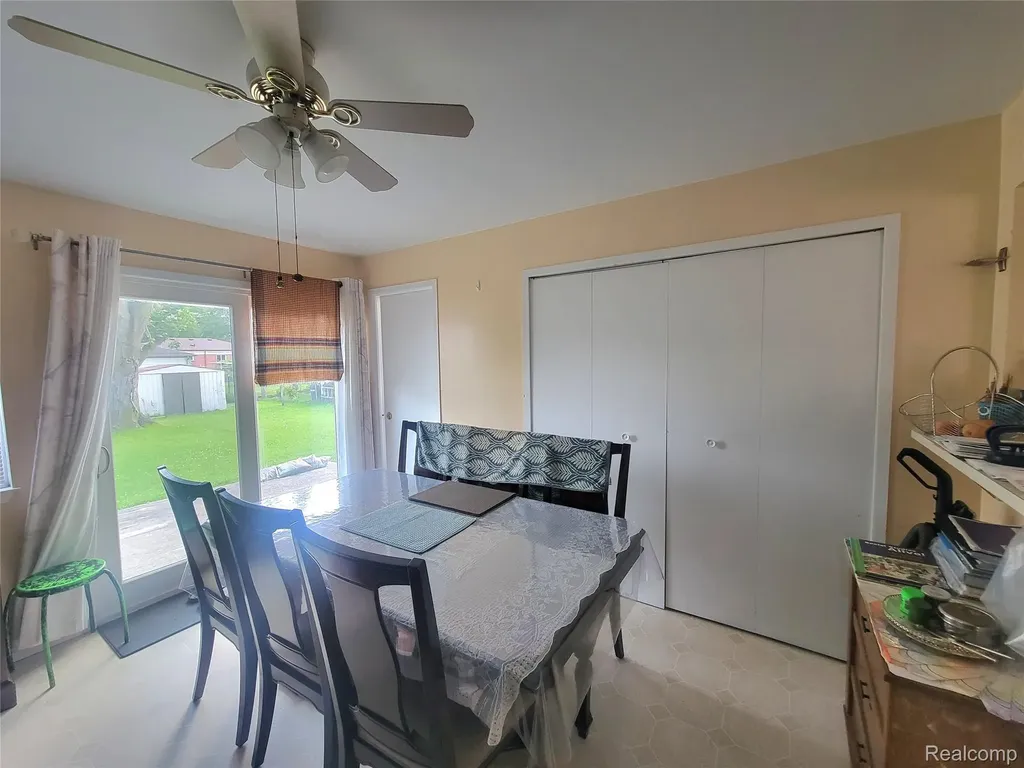 11348 Jonas Avenue Warren City MI 48089
