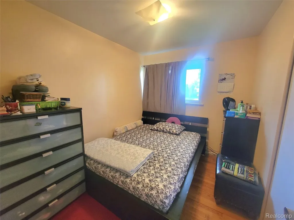 11348 Jonas Avenue Warren City MI 48089