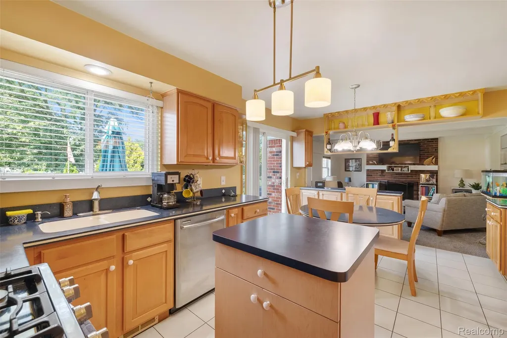 17493 Judy Court Macomb Township MI 48044