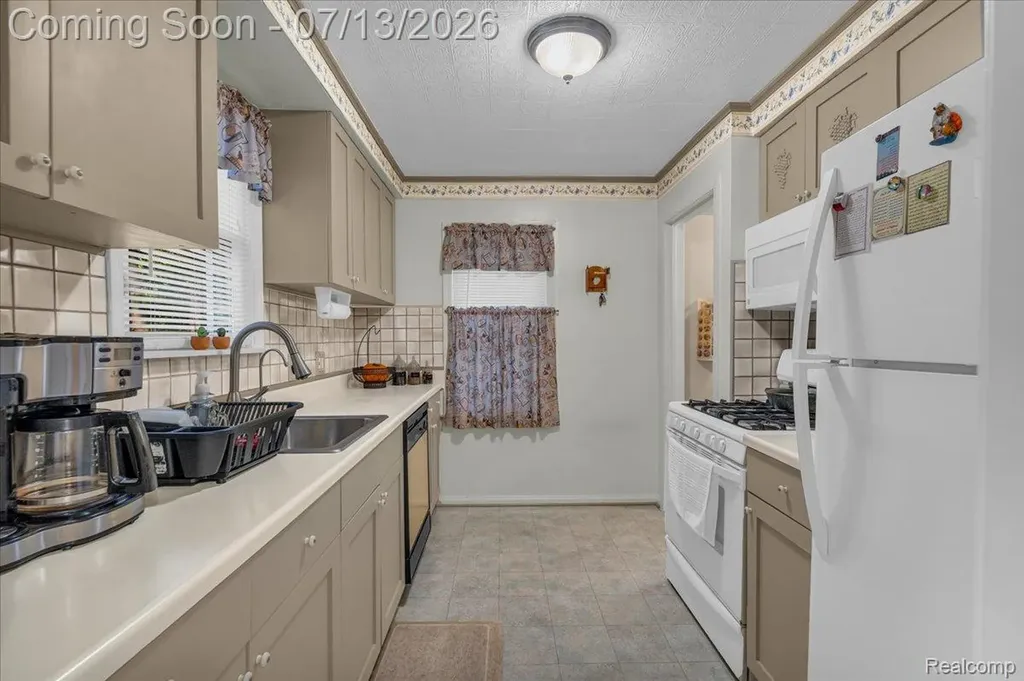 23430 Tireman Street Dearborn Heights City MI 48127