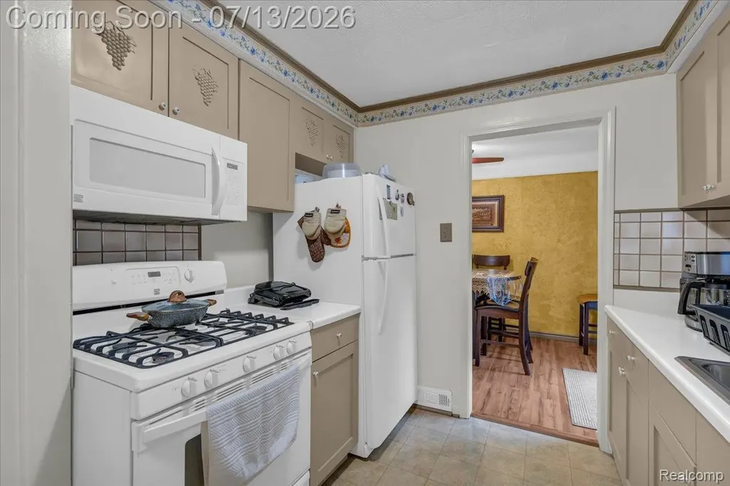 23430 Tireman Street Dearborn Heights City MI 48127