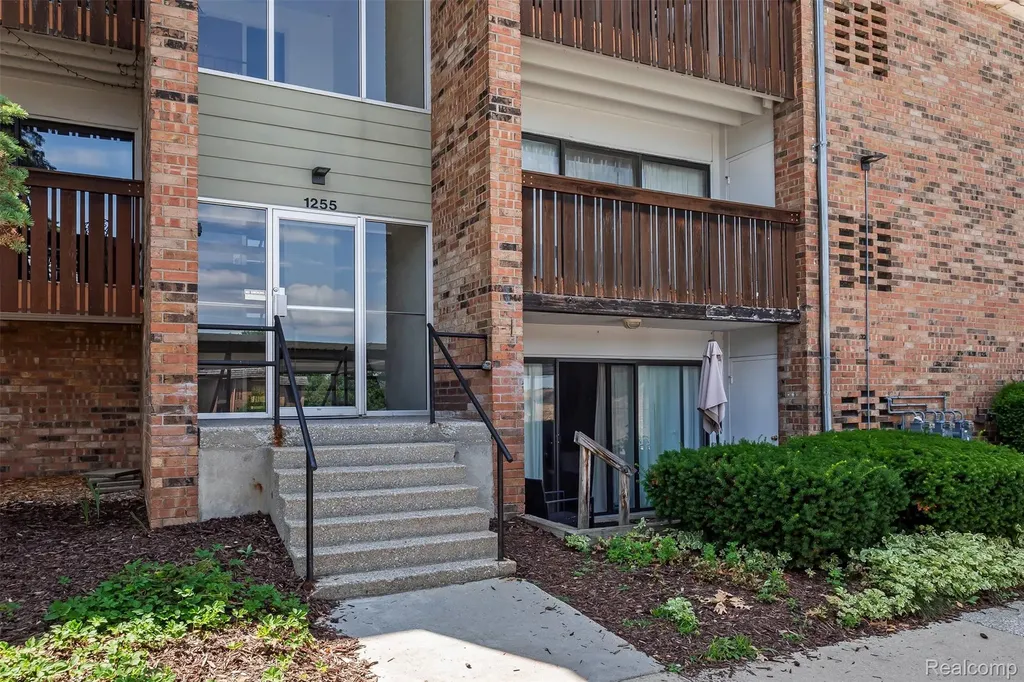 1255 S Maple Road Ann Arbor City MI 48103