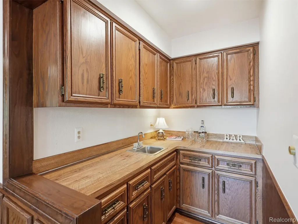 2463 Kimberly Fair Street Rochester Hills City MI 48309