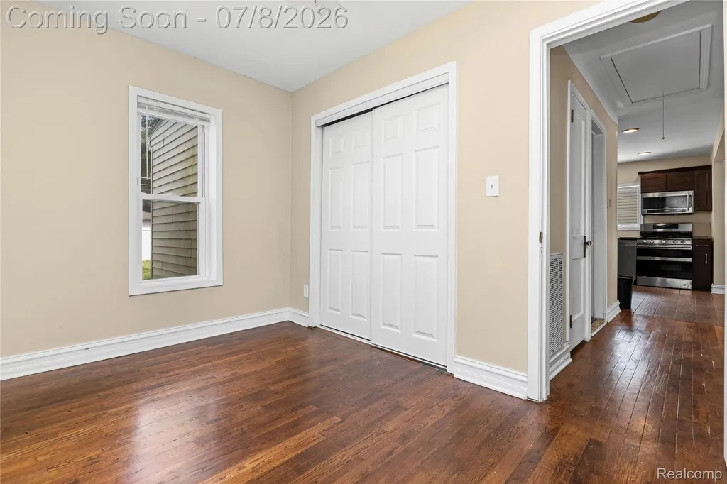 23137 E 13 Mile Road St. Clair Shores City MI 48082