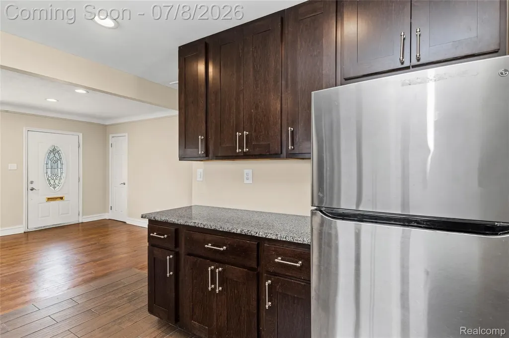 23137 E 13 Mile Road St. Clair Shores City MI 48082