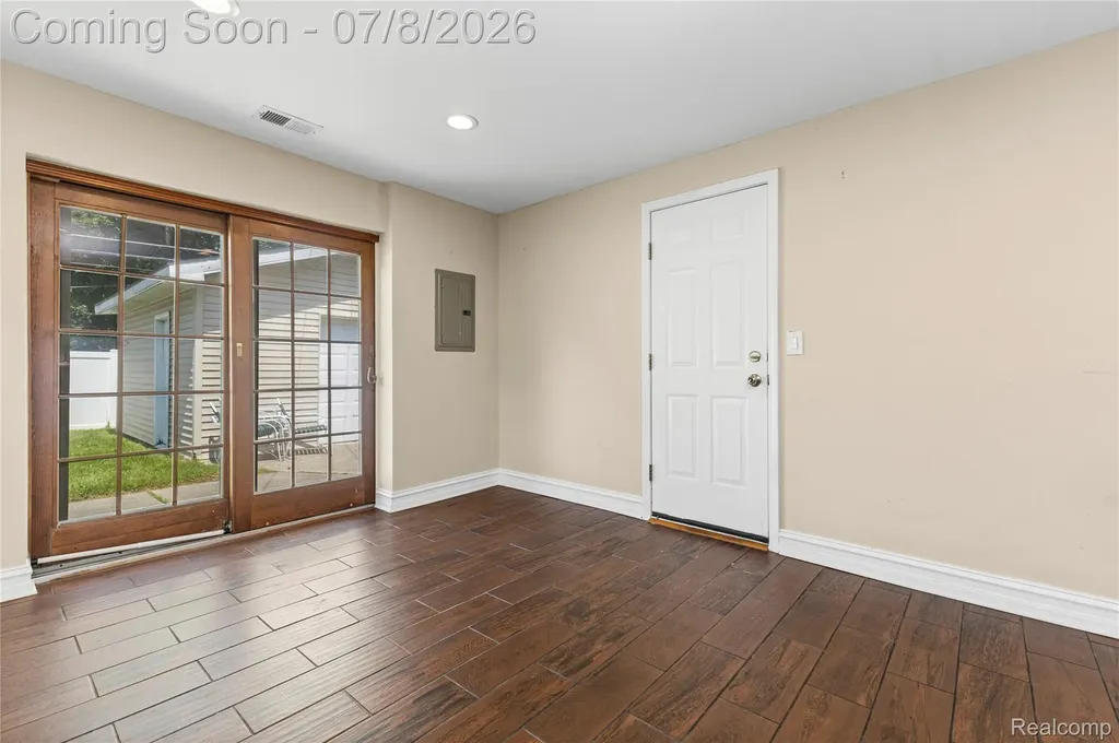 23137 E 13 Mile Road St. Clair Shores City MI 48082