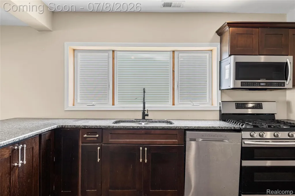 23137 E 13 Mile Road St. Clair Shores City MI 48082