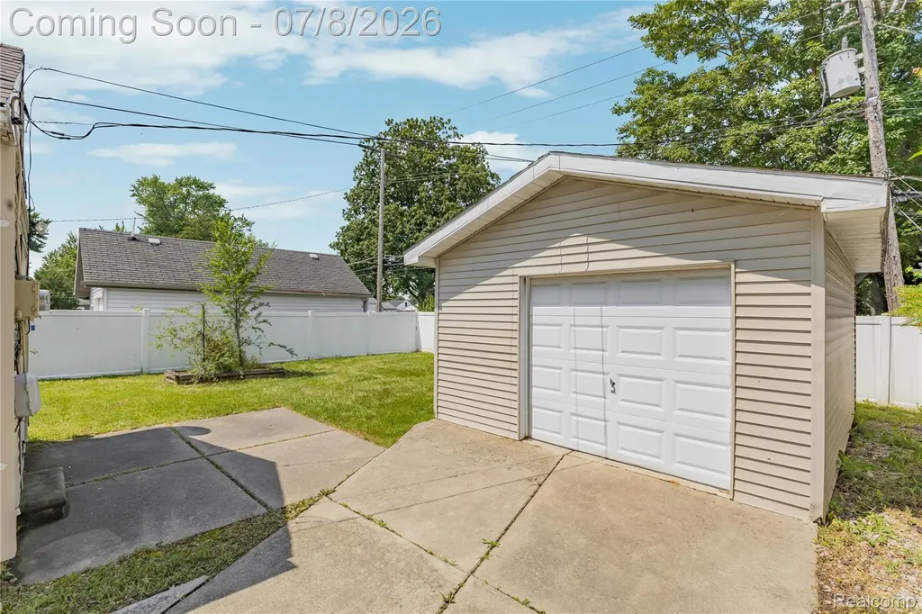 23137 E 13 Mile Road St. Clair Shores City MI 48082