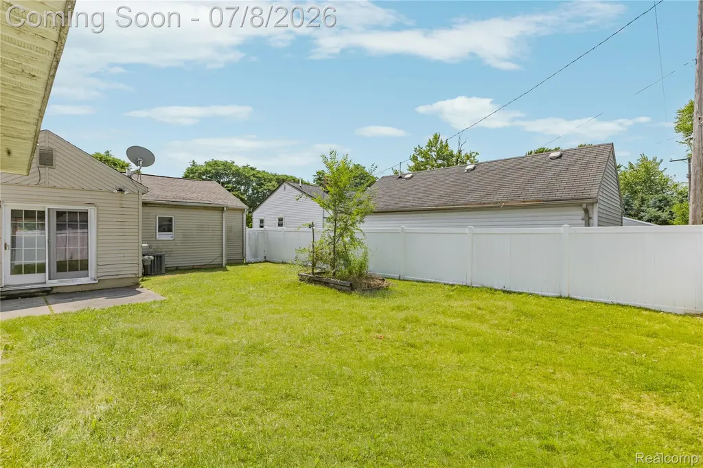 23137 E 13 Mile Road St. Clair Shores City MI 48082