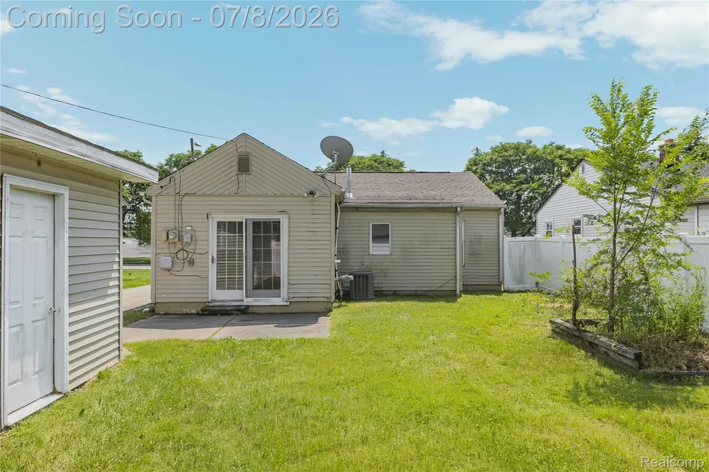 23137 E 13 Mile Road St. Clair Shores City MI 48082