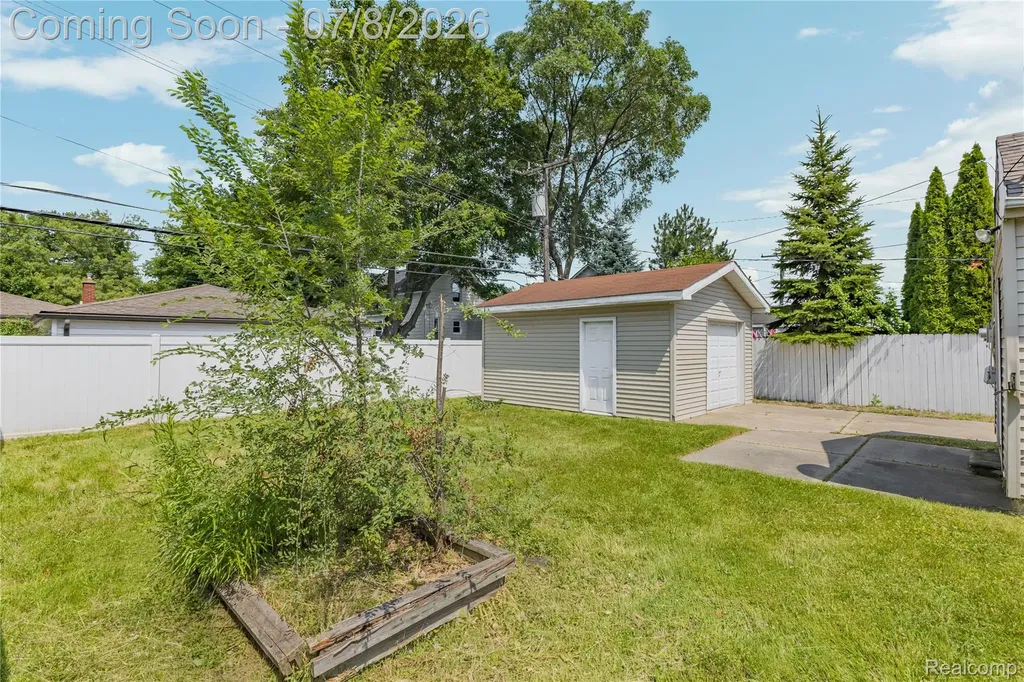 23137 E 13 Mile Road St. Clair Shores City MI 48082