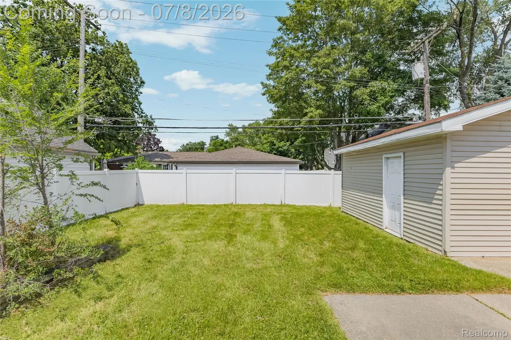 23137 E 13 Mile Road St. Clair Shores City MI 48082