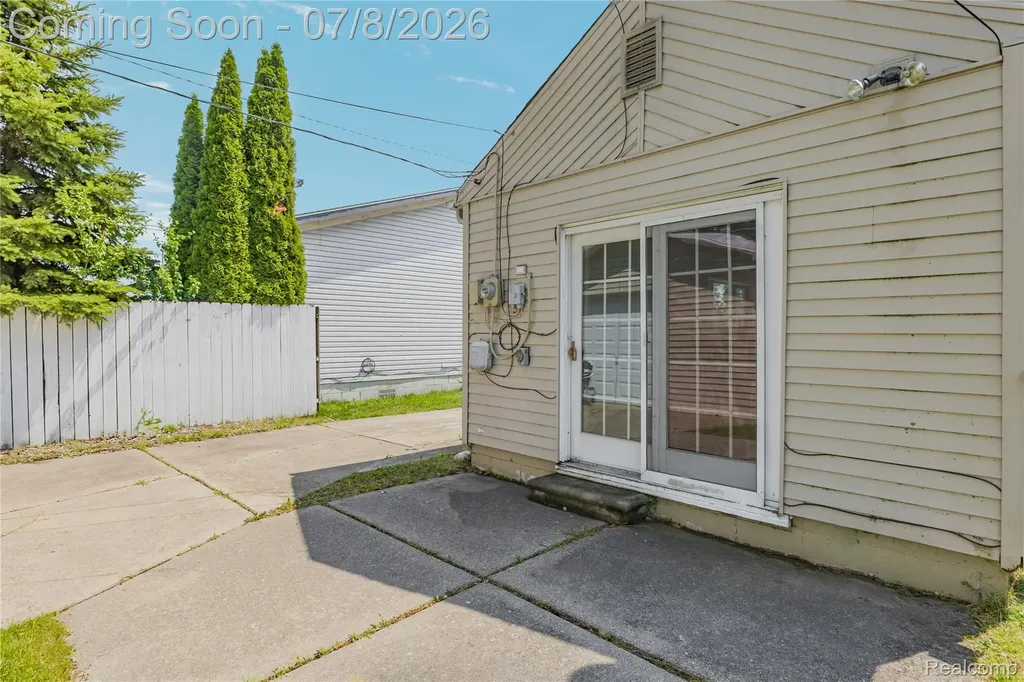 23137 E 13 Mile Road St. Clair Shores City MI 48082