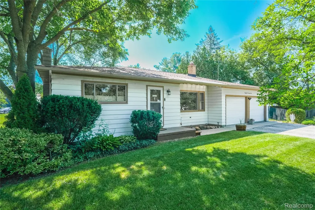 9175 Bernice Drive Hamburg Township MI 48169