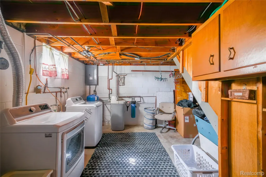 9175 Bernice Drive Hamburg Township MI 48169