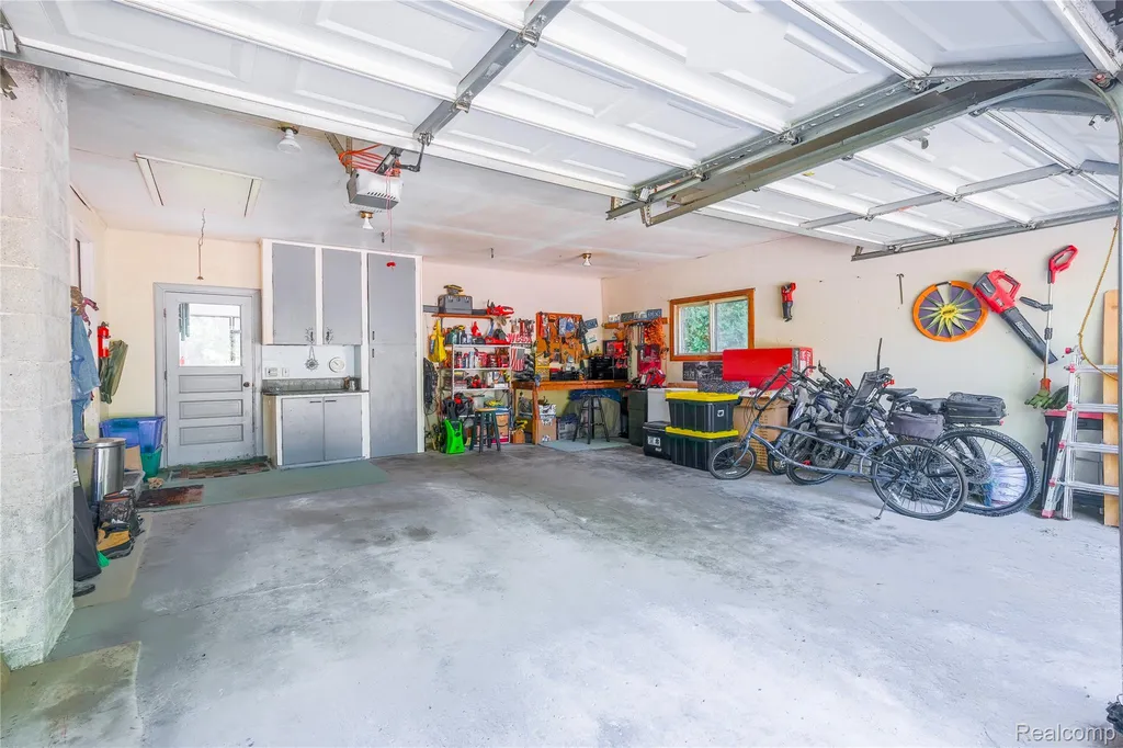 9175 Bernice Drive Hamburg Township MI 48169
