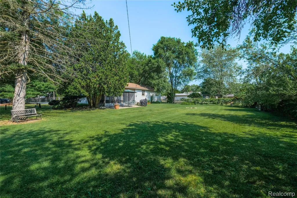 9175 Bernice Drive Hamburg Township MI 48169