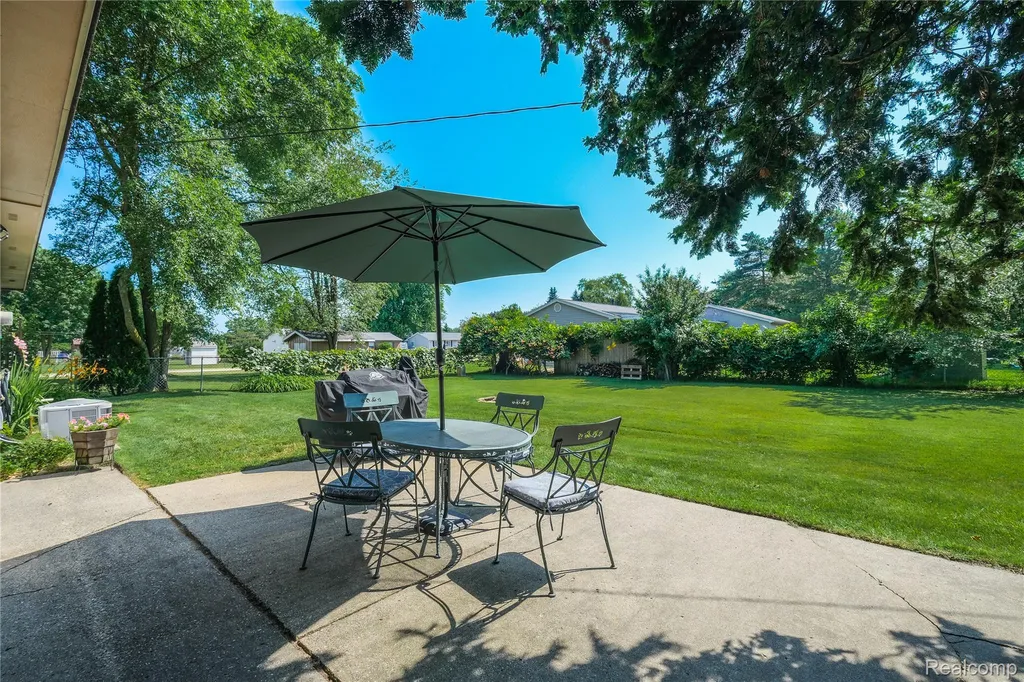 9175 Bernice Drive Hamburg Township MI 48169
