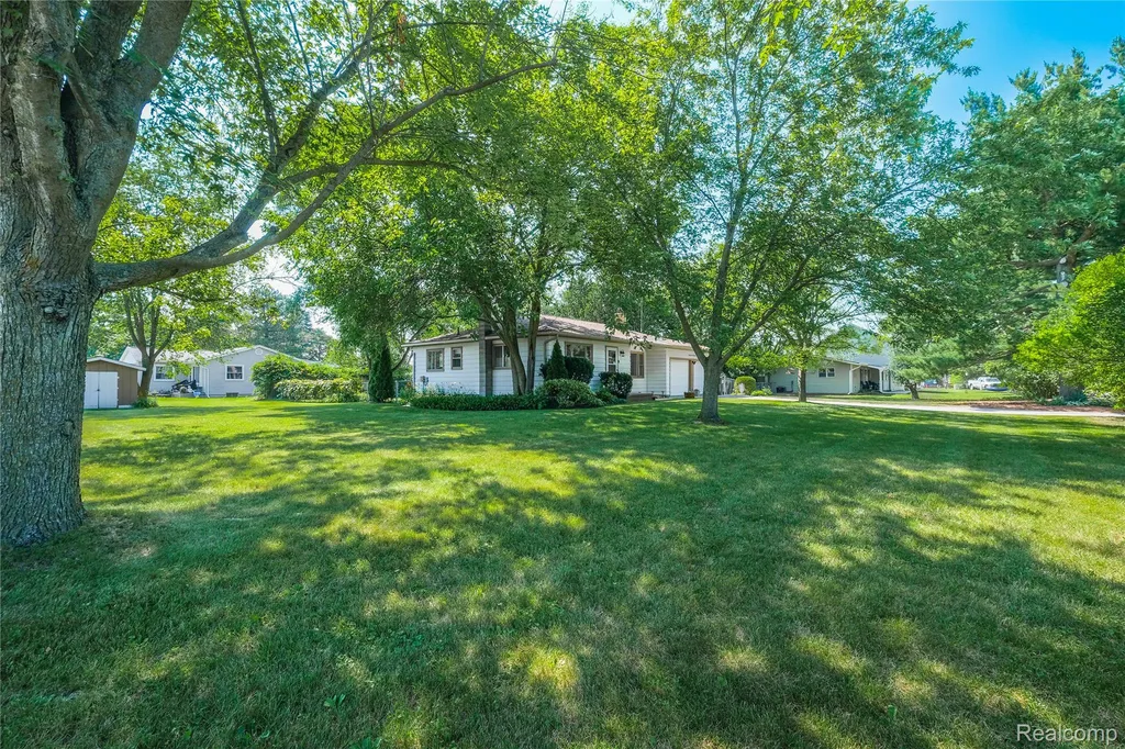 9175 Bernice Drive Hamburg Township MI 48169