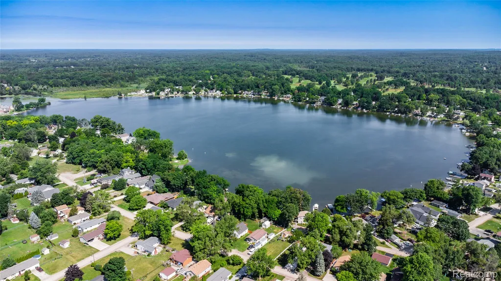 9175 Bernice Drive Hamburg Township MI 48169