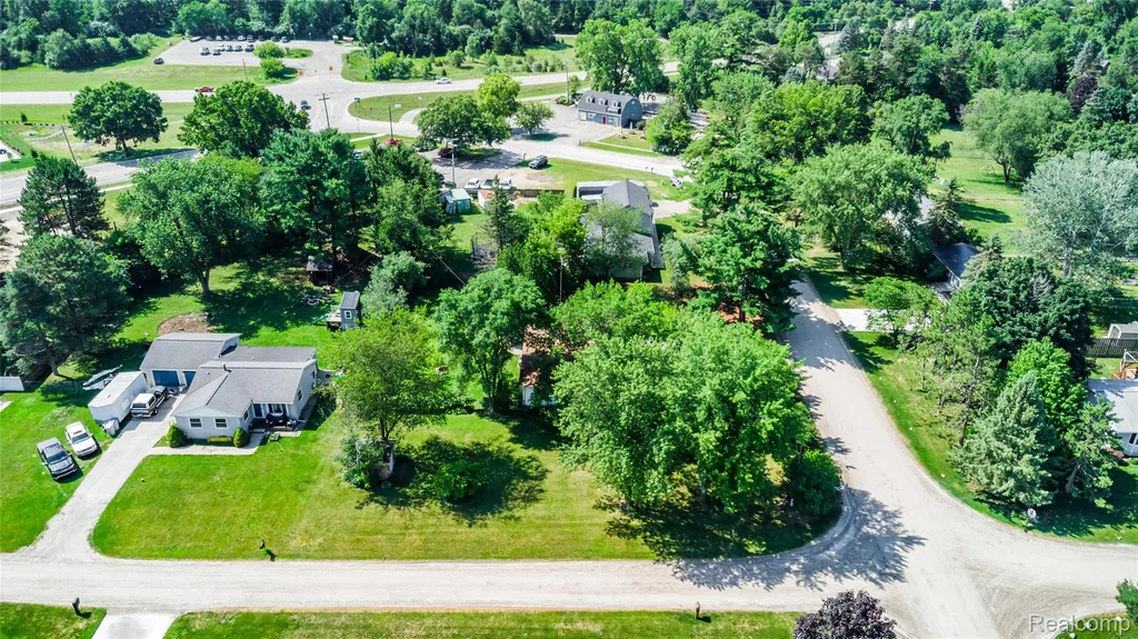 9175 Bernice Drive Hamburg Township MI 48169