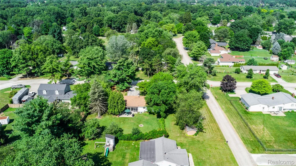 9175 Bernice Drive Hamburg Township MI 48169