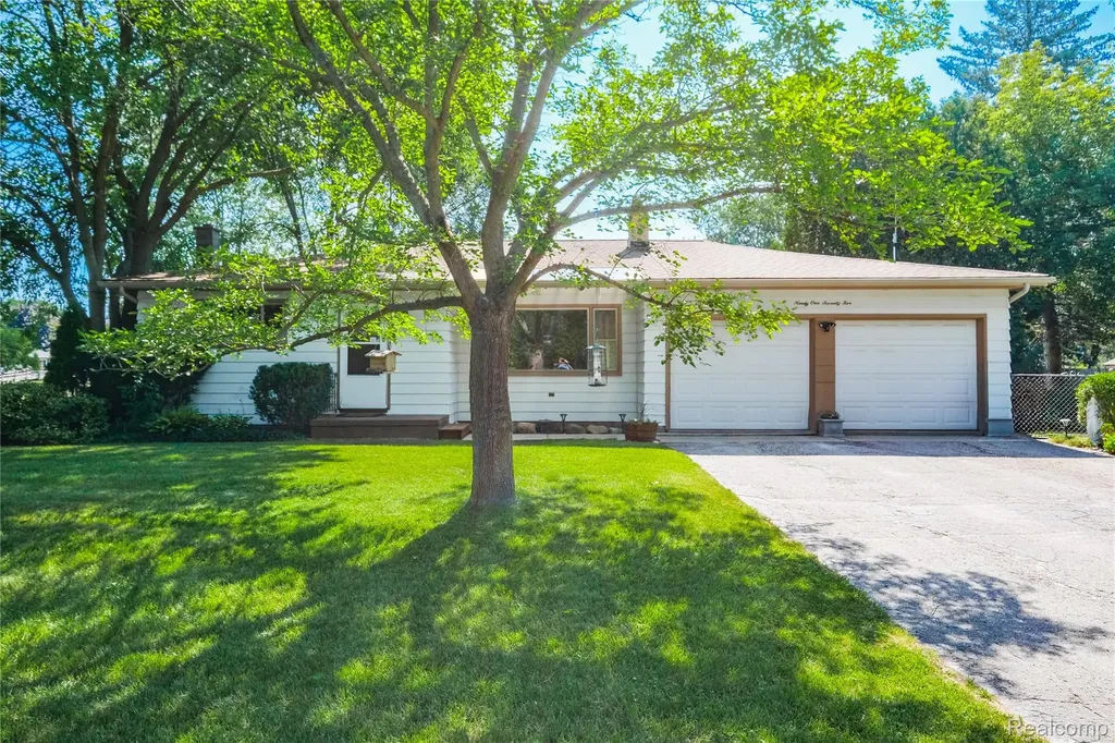 9175 Bernice Drive Hamburg Township MI 48169