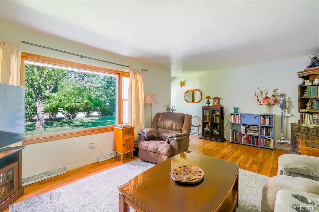 9175 Bernice Drive Hamburg Township MI 48169