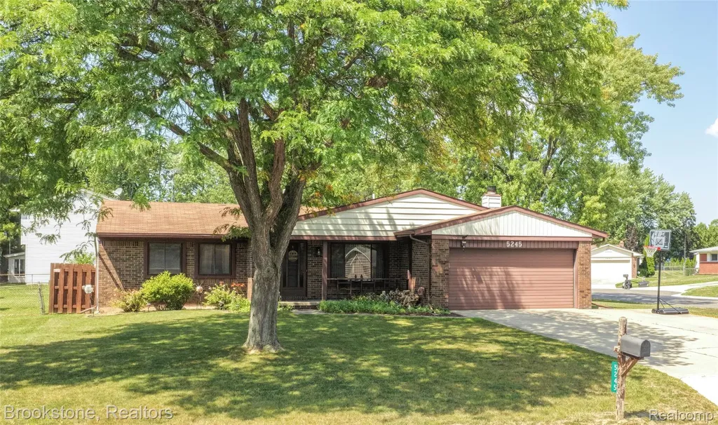 5245 Spinning Wheel Drive Grand Blanc Charter Township MI 48439