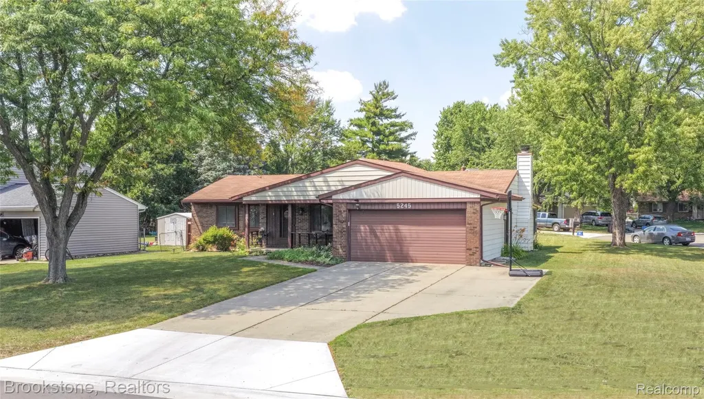 5245 Spinning Wheel Drive Grand Blanc Charter Township MI 48439