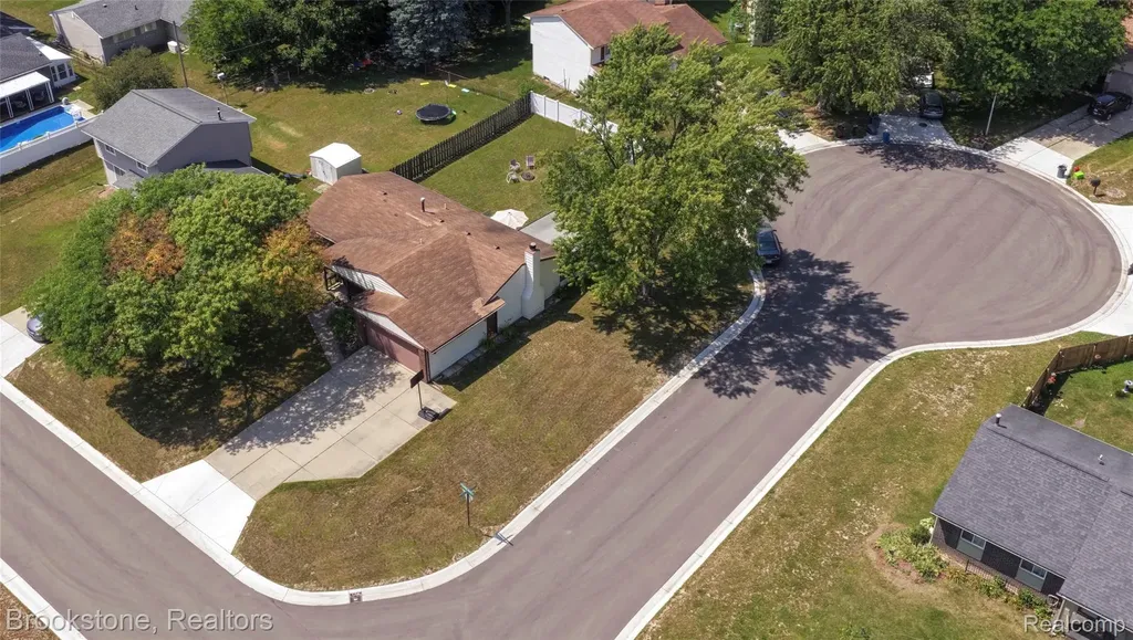 5245 Spinning Wheel Drive Grand Blanc Charter Township MI 48439