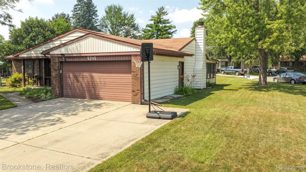 5245 Spinning Wheel Drive Grand Blanc Charter Township MI 48439