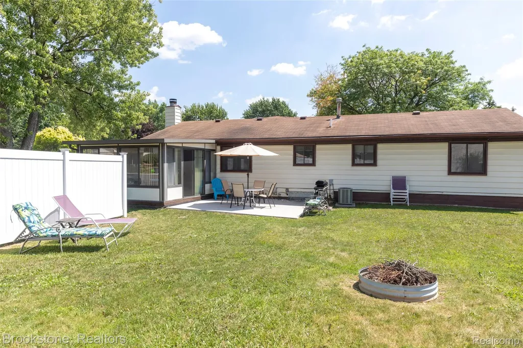 5245 Spinning Wheel Drive Grand Blanc Charter Township MI 48439