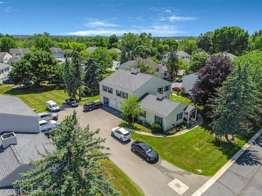 1424 Harbor Drive Walled Lake City MI 48390
