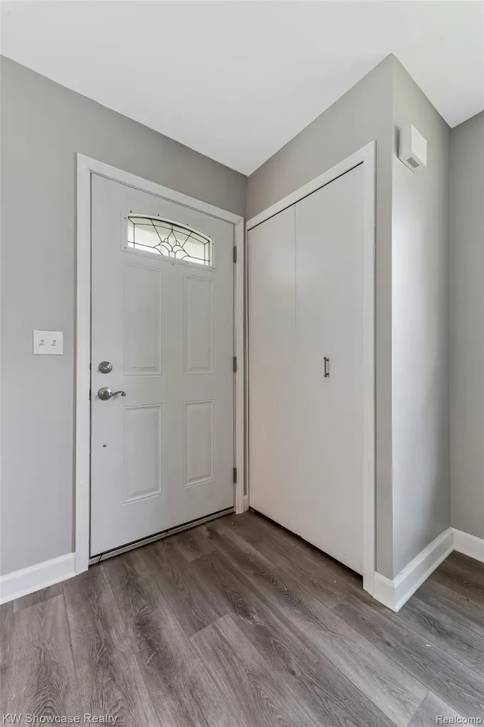 1424 Harbor Drive Walled Lake City MI 48390