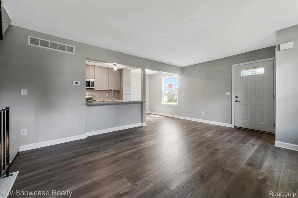 1424 Harbor Drive Walled Lake City MI 48390