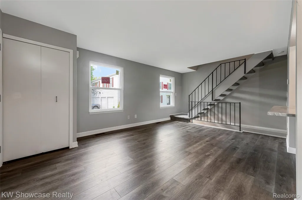 1424 Harbor Drive Walled Lake City MI 48390