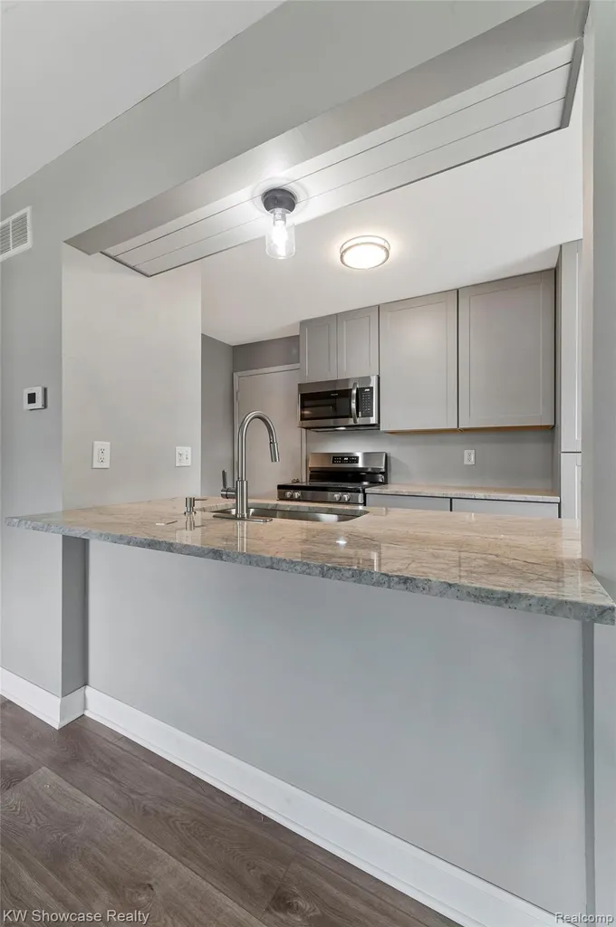 1424 Harbor Drive Walled Lake City MI 48390